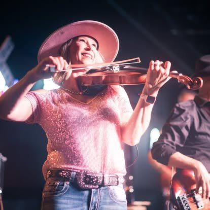 Melissa Southwick playing fiddle